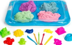 Artkids - Fluffysand - Stort 2 KG Sand Sæt Med Tilbehør - 4 Farver