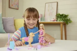 Barbie Jjb46 - Walk & Potty Pup Malibu Dukke - Family & Friends
