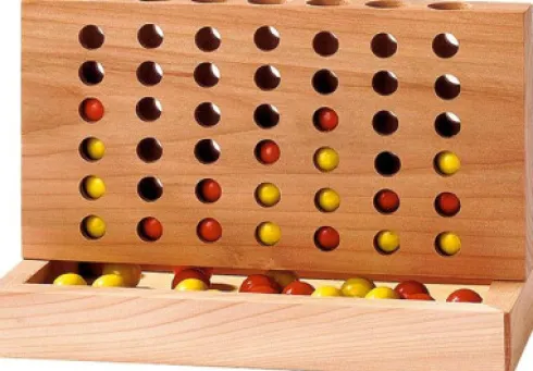 Goki - Spil 4 På Stribe - Træ - 155X85X100 MM