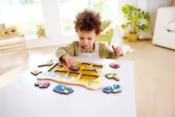 Hape - Construction Peg Puzzle - Byggeplads Knoppuslespil