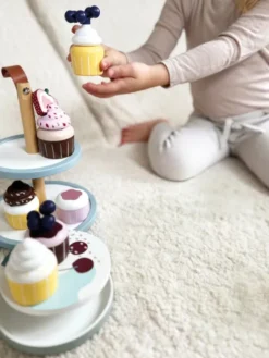 Legemad I Træ - Fødselsdagskage - Tasty - Small Foot