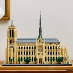 Lego Architecture - Notre-Dame De Paris - 21061
