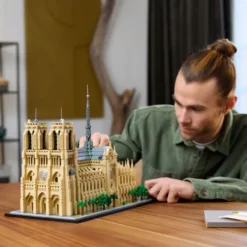 Lego Architecture - Notre-Dame De Paris - 21061