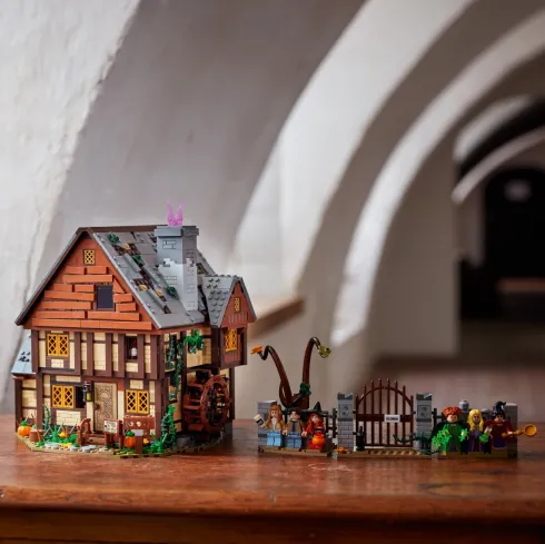 Lego Ideas Disney Hocus Pocus - Sanderson Søstrenes Hytte - 21341