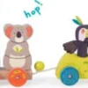 Moulin Roty - Aktivitetstog Med 2 Vogne, 3 Stablefigurer Og Rangle