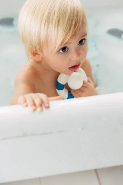 Oli & Carol - Badeand - Flo The Floatie Navy