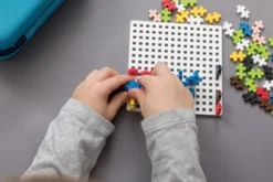Plus Plus - Kuffert Med 100 Brikker Og 1 Plade