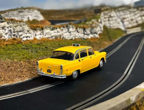 Scalextric C4606 - James Bond Checker Taxi Cab Bil - 1:32