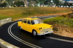 Scalextric C4606 - James Bond Checker Taxi Cab Bil - 1:32
