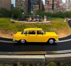 Scalextric C4606 - James Bond Checker Taxi Cab Bil - 1:32
