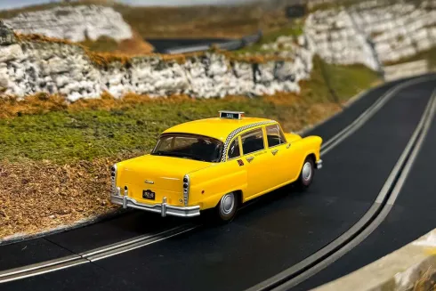 Scalextric C4606 - James Bond Checker Taxi Cab Bil - 1:32
