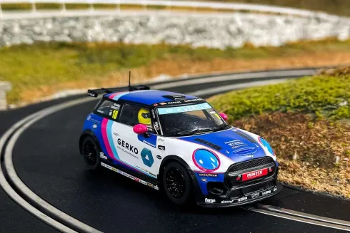 Scalextric C4410 - Mini Cooper F56 - Bradley Gravett 2024 - 1:32
