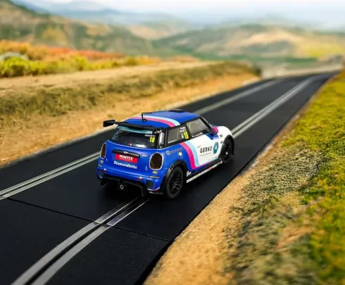 Scalextric C4410 - Mini Cooper F56 - Bradley Gravett 2024 - 1:32