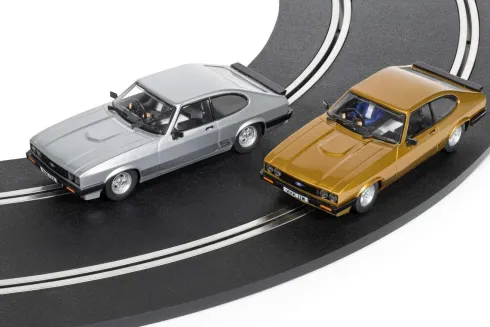 Scalextric - The Professionals Capri Twin Pack - 1:32 - C4642