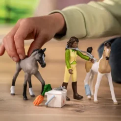 Schleich 42777 - Sarah's First Aid Kit - Heste Figurer - Horse Club