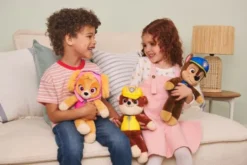 Skye Bamse - Paw Patrol - Tag Med På Tur Bamse - 33 CM