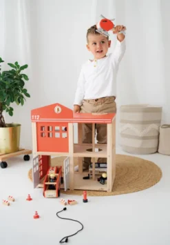Small Foot - Stor Brandstation Legetøj Med Tilbehør - Træ