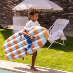 Swim Essentials - Bademadras 120 CM Med Håndtag - Tropic Shark Surfboard