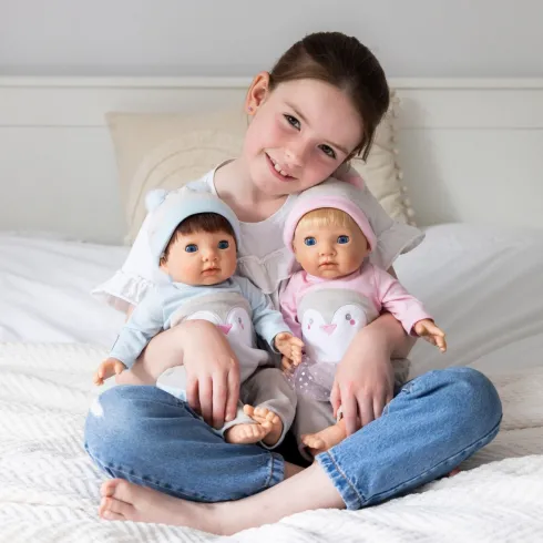 Tiny Treasures - Babytvillingedukker I Pingvin Outfit